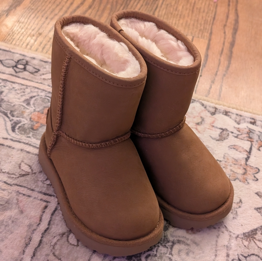 UGG Toddler Classic Short II Waterproof